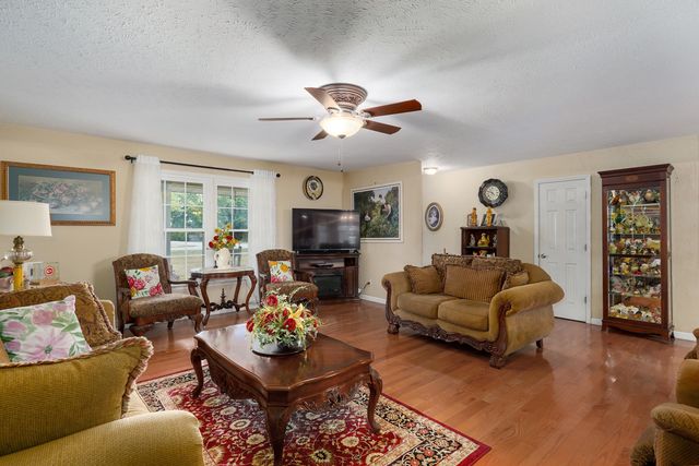 5727 S State Highway Ff, Battlefield, MO 65619