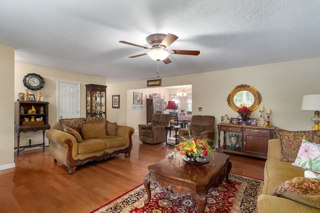 5727 S State Highway Ff, Battlefield, MO 65619
