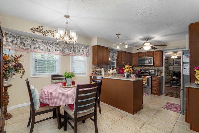 5727 S State Highway Ff, Battlefield, MO 65619