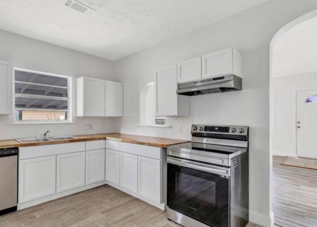 116 Trahan, Ames, TX 77575