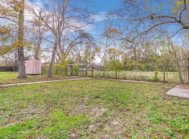 116 Trahan, Ames, TX 77575