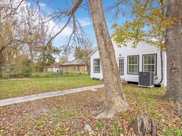 116 Trahan, Ames, TX 77575