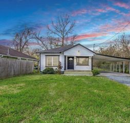 116 Trahan, Ames, TX 77575