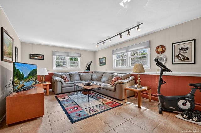 20 Prides Crossing, New City, NY 10956