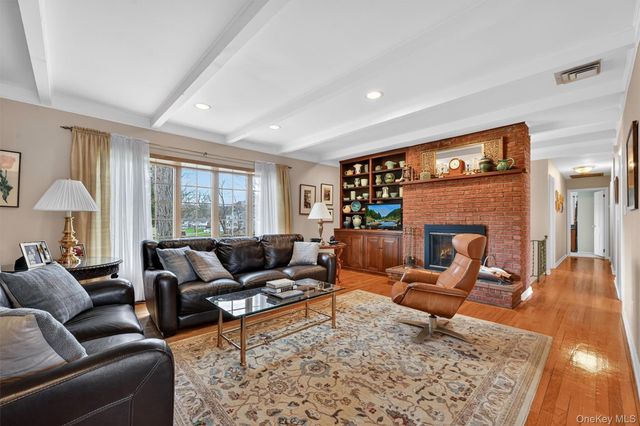20 Prides Crossing, New City, NY 10956