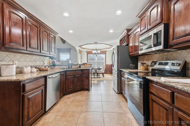 9214 N 143rd East Avenue, Owasso, OK 74055