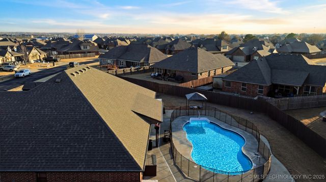 9214 N 143rd East Avenue, Owasso, OK 74055