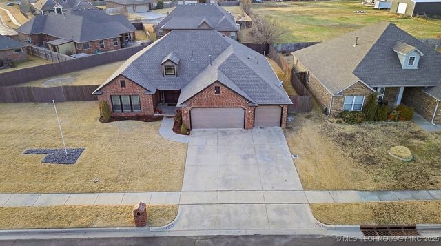 9214 N 143rd East Avenue, Owasso, OK 74055