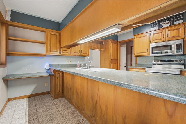 2414 Sherwood Lane, Fayetteville, AR 72703