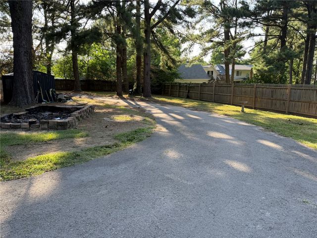 2414 Sherwood Lane, Fayetteville, AR 72703