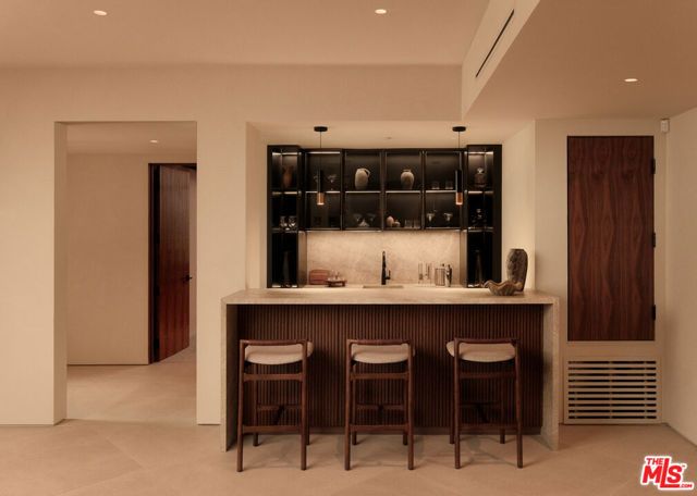 2630 Algodon Court, Los Angeles, CA 90046
