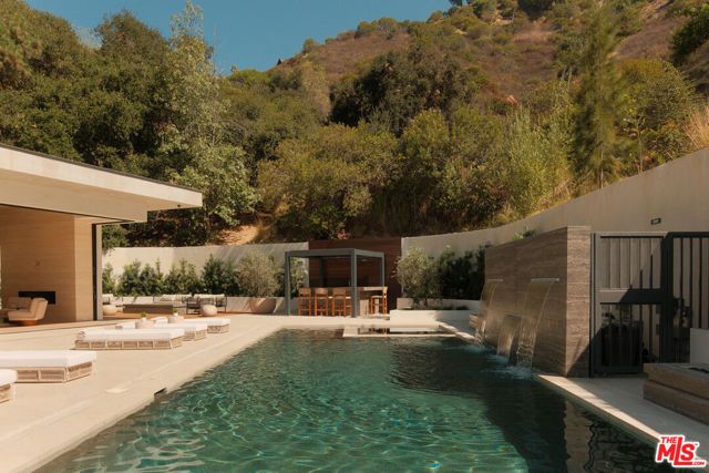 2630 Algodon Court, Los Angeles, CA 90046