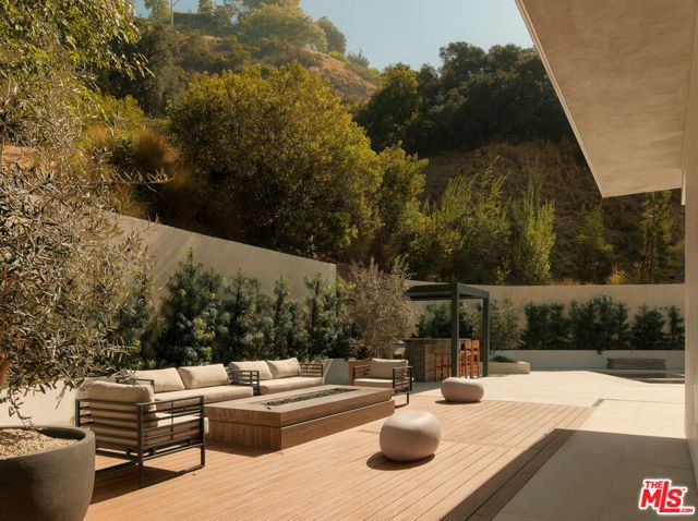 2630 Algodon Court, Los Angeles, CA 90046