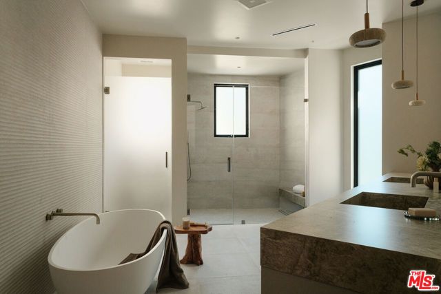 2630 Algodon Court, Los Angeles, CA 90046
