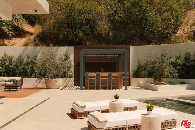 2630 Algodon Court, Los Angeles, CA 90046