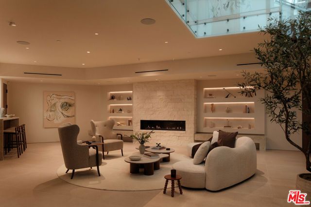 2630 Algodon Court, Los Angeles, CA 90046