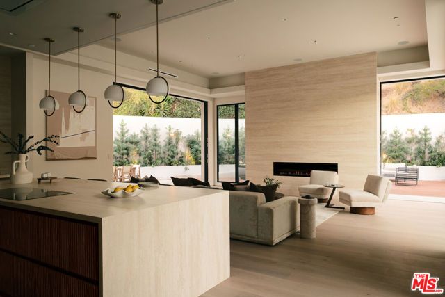 2630 Algodon Court, Los Angeles, CA 90046