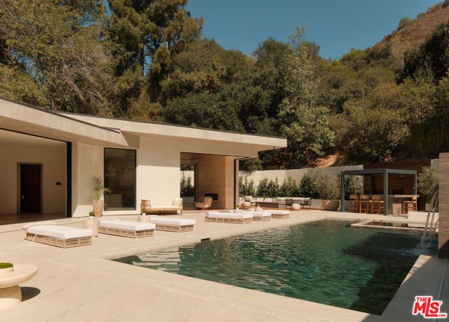2630 Algodon Court, Los Angeles, CA 90046