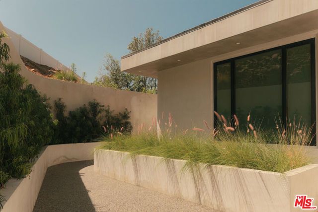 2630 Algodon Court, Los Angeles, CA 90046