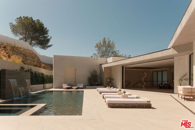 2630 Algodon Court, Los Angeles, CA 90046