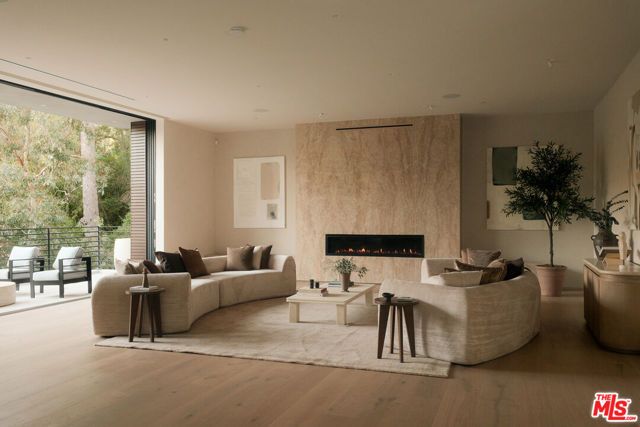 2630 Algodon Court, Los Angeles, CA 90046