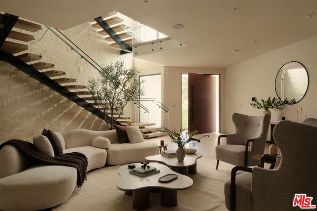 2630 Algodon Court, Los Angeles, CA 90046