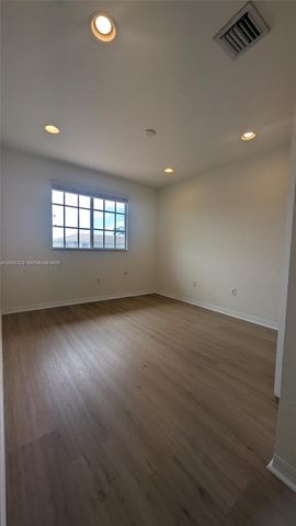 5910 Royal Way ----, Tamarac, FL 33321