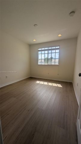 5910 Royal Way ----, Tamarac, FL 33321