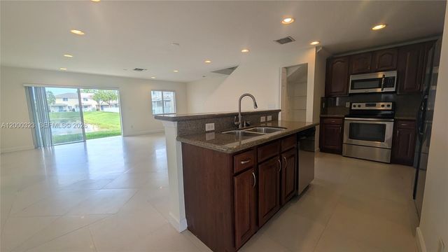 5910 Royal Way ----, Tamarac, FL 33321