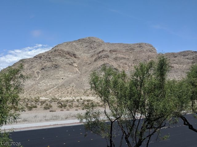 10280 GILMORE CANYON Court 201, Las Vegas, NV 89129