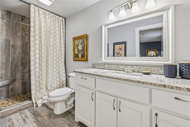 310 SW 11th Street, Bentonville, AR 72712