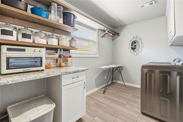 310 SW 11th Street, Bentonville, AR 72712