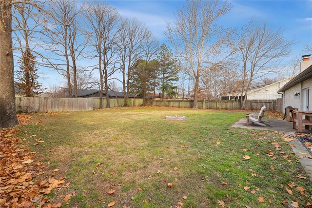 310 SW 11th Street, Bentonville, AR 72712