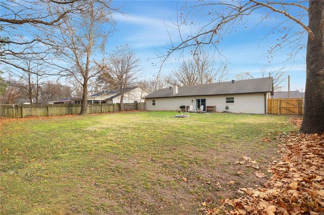 310 SW 11th Street, Bentonville, AR 72712
