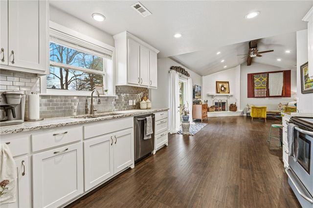 310 SW 11th Street, Bentonville, AR 72712