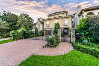 52 Briar Hollow Lane E, Houston, TX 77027