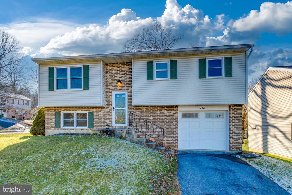261 LINDA TER, Ephrata, PA 17522