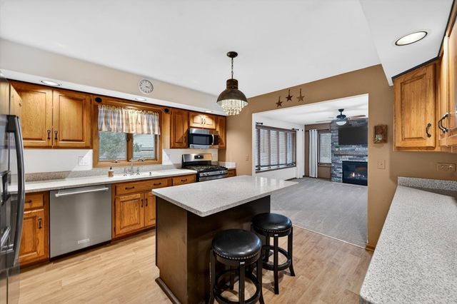 938 Duvall Drive, Woodstock, IL 60098