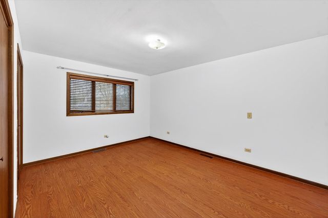 938 Duvall Drive, Woodstock, IL 60098