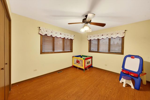 938 Duvall Drive, Woodstock, IL 60098