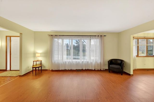 938 Duvall Drive, Woodstock, IL 60098