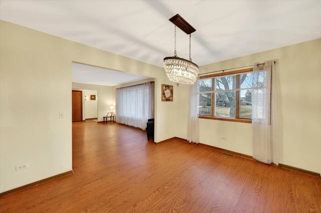 938 Duvall Drive, Woodstock, IL 60098