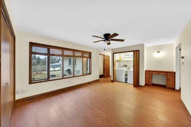 938 Duvall Drive, Woodstock, IL 60098