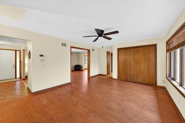 938 Duvall Drive, Woodstock, IL 60098