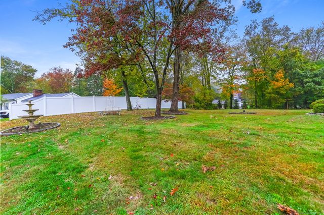 38 Smith Place, Trumbull, CT 06611