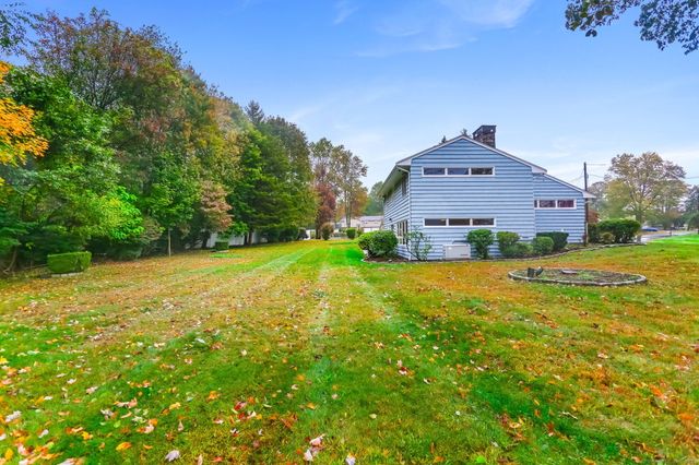 38 Smith Place, Trumbull, CT 06611