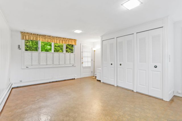 38 Smith Place, Trumbull, CT 06611