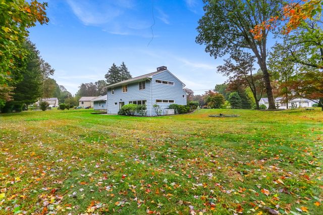 38 Smith Place, Trumbull, CT 06611