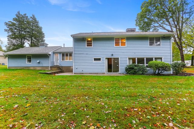 38 Smith Place, Trumbull, CT 06611