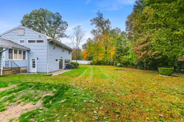 38 Smith Place, Trumbull, CT 06611
